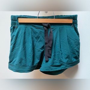 Lululemon Spring Break Away Shorts II Dark Green Size 6